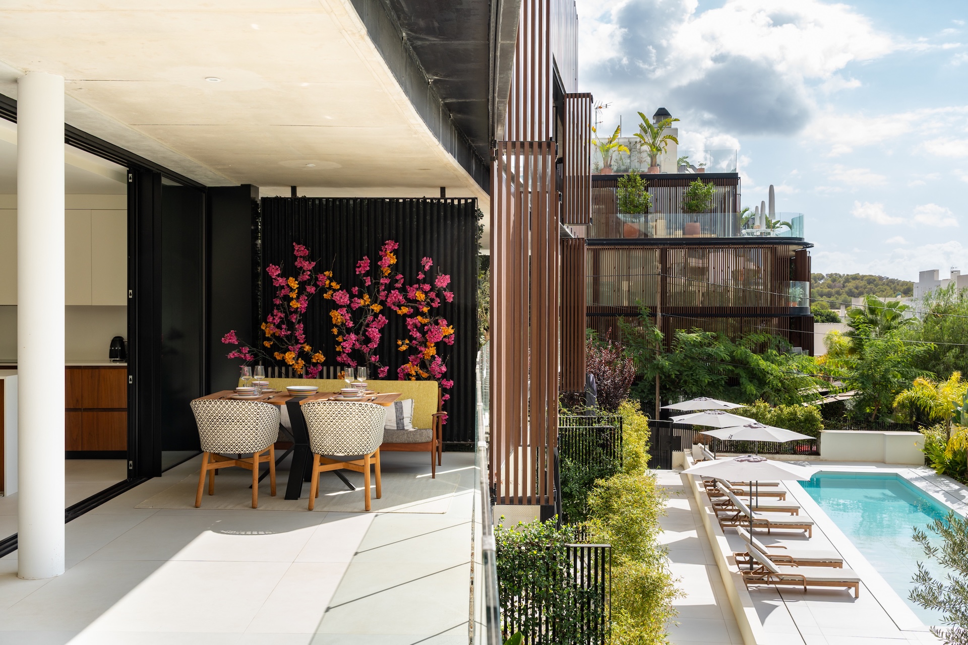 Resa Estates 3 slaapkamers Talamanca te koop sale Ibiza terrace and pool.jpg